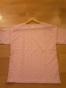 Ladies Top/Short Sleeved Top .. Size: Small/Medium