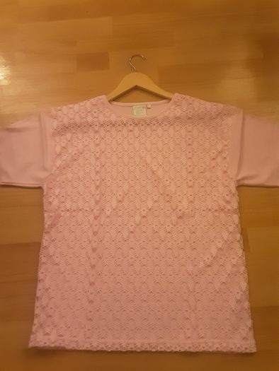 Ladies Top/Short Sleeved Top .. Size: Small/Medium