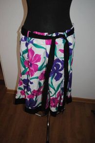 Debenhams midi floral flared skirt size UK18 EUR46 Postage included