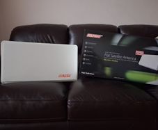 Selfsat H30D2 Flat Satellite Dish Antenna  Excellent Condition