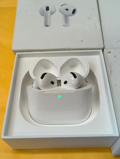 Official  Apple Airpods 4 Earbuds A3050/A3053/A3058 USB-C / Very Little Use