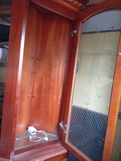 Mid century corner cabinet, in very good conditionMid century corner cabinet, in very good condition
