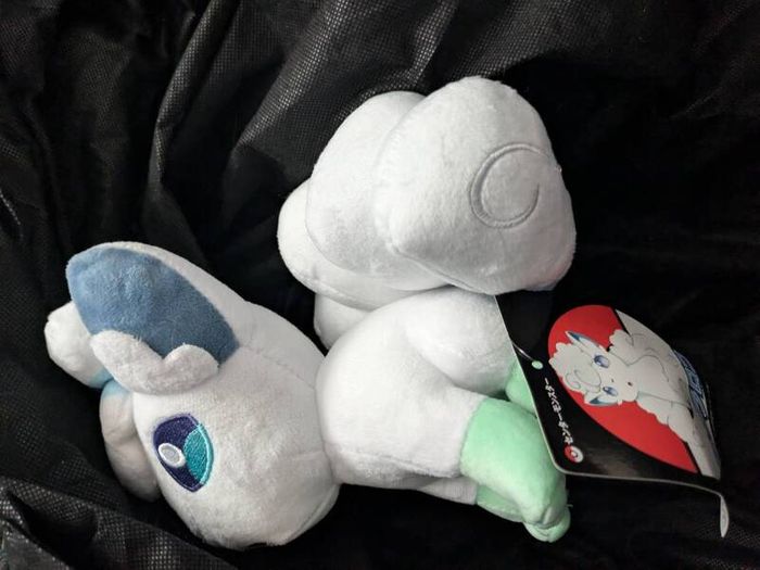 Pokemon Alolan White Vulpix 22cm Plush Toy