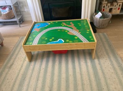 Free children  wooden toy or train table