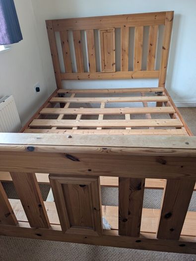 Solid wood bed 4ft