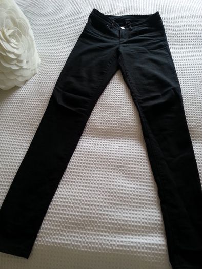 H&M Black Skinny Jeans - Size 6