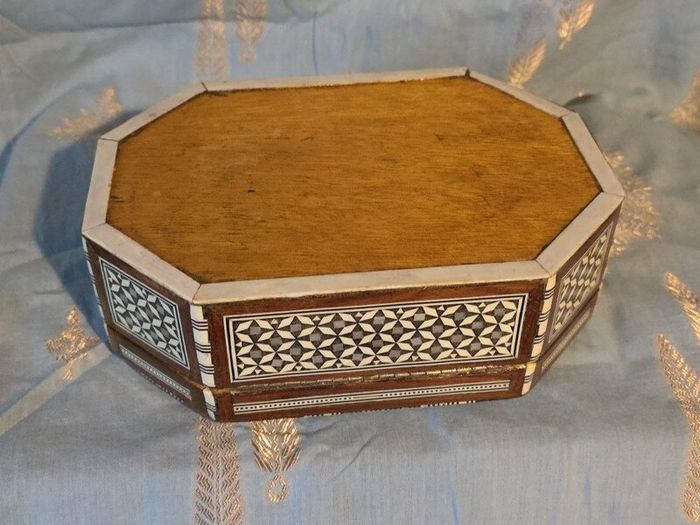 Octagonal inlaid wooden box with mother-of-pearl