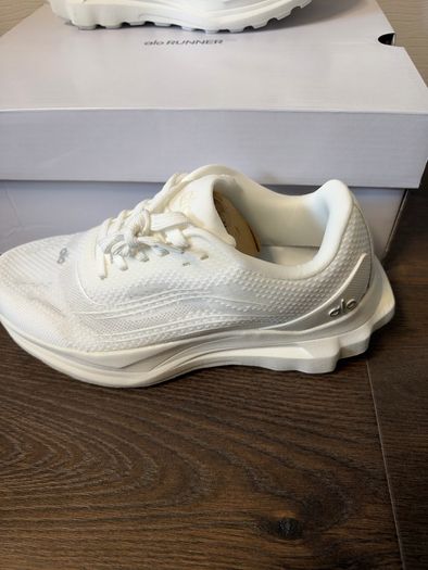 Alo runners size 5uk