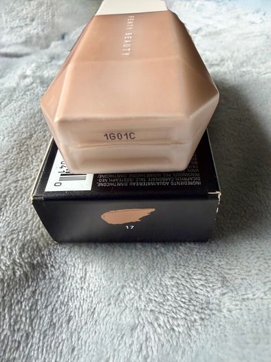 Fenty Beauty (Rihanna brand)Shade 17 Blurring Skin Tint Foundation Eaze Drop 32ml