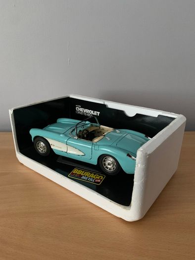 1/18 Burago Model Car Chevrolet Corvette 1957