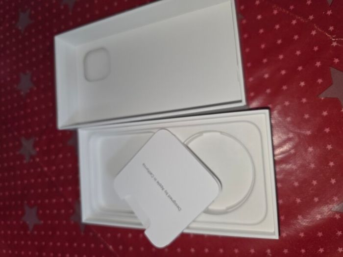 Empty box for iPhone 14