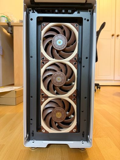Fractal Design North + 360mm AIO + Noctua + Lian Li Bundle