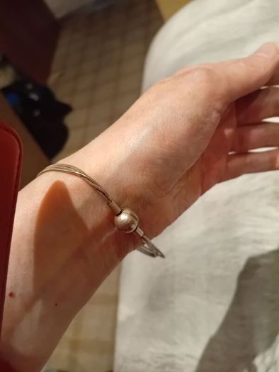 Silver tone bracelet with ball clasp