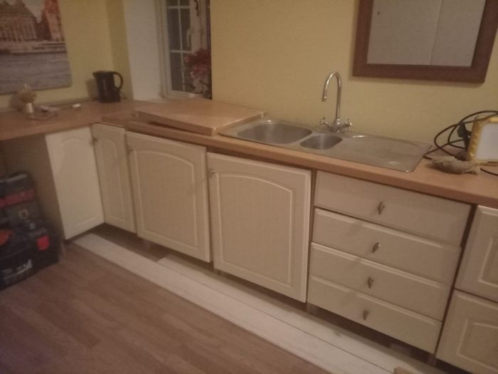Full kitchen