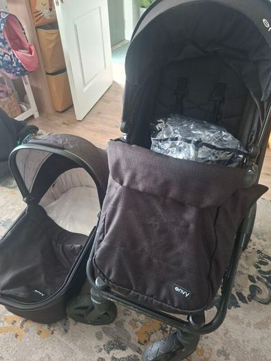 Baby Elegance Envy stroller and Bassinet
