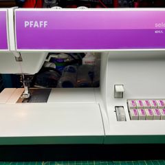 PFAFF Select 3.0 Sewing Machine (with IDT) - Just serviced - Like new!