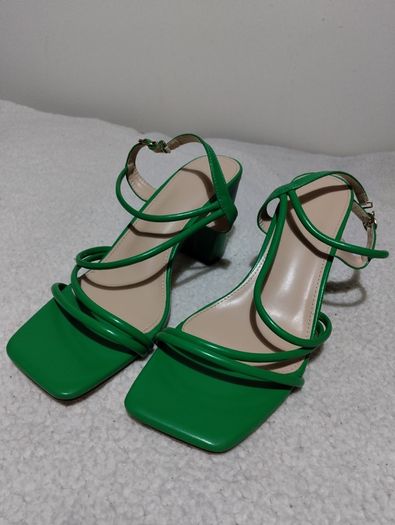 Beautiful Green Shoes New