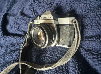 Pentax K1000 SLR camera with 1:2 50mm Lens