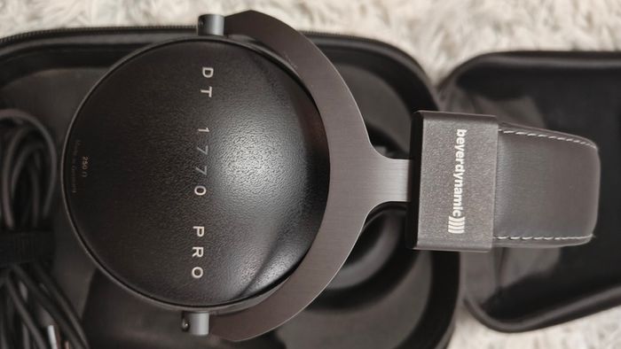 Beyerdynamic DT 1770 PRO 250Ohm headphones