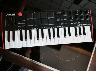 AKAI Professional MPK mini Plus