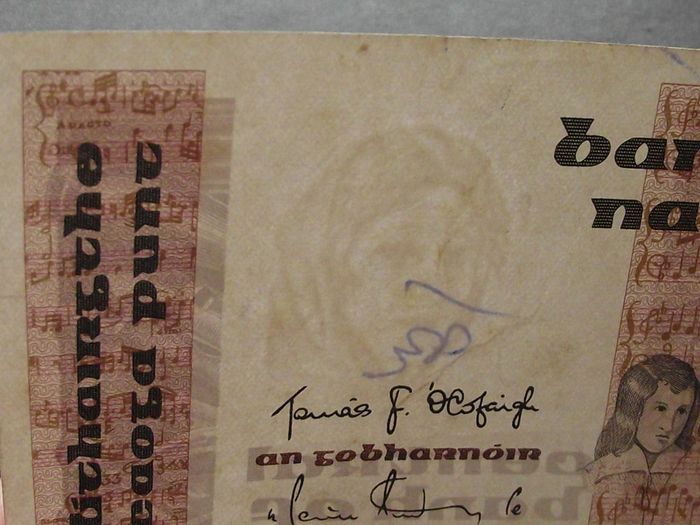 1982 Central Bank of Ireland 50 Pounds. B Series