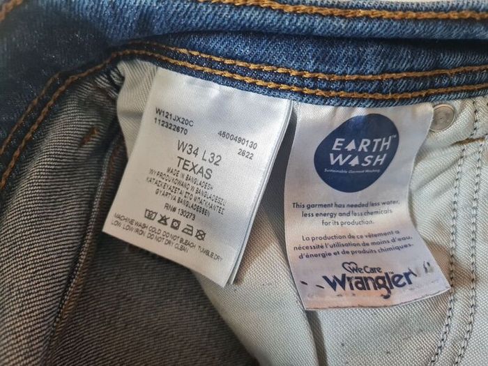 wrangler texas jeans Size 34/32 zip fly in excellent condition
