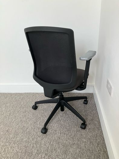 BOSS Design Swivel Chair