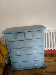chest of drawers