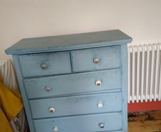 chest of drawers
