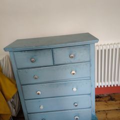 chest of drawers