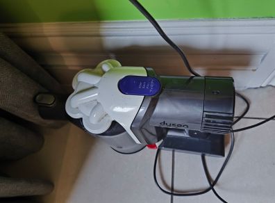 Dyson D, cordless, (needs new battery)