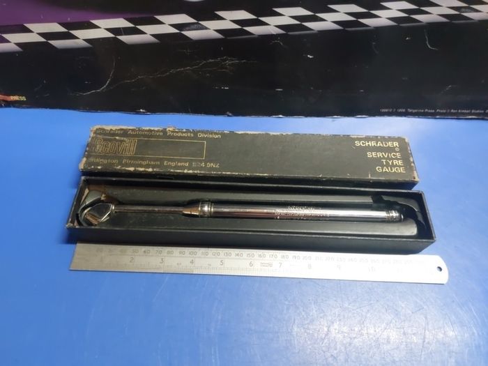 Schrader service tyre guage