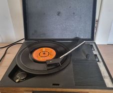 Fidelity HF42 Vintage Mini Portable Record Player