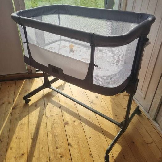 Babylo bedside crib Like New