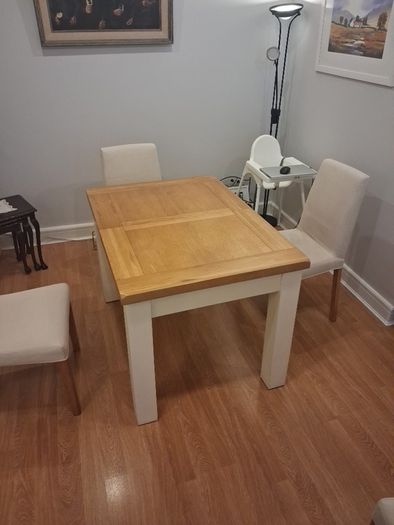 Extendable kitchen table and 6 chairs