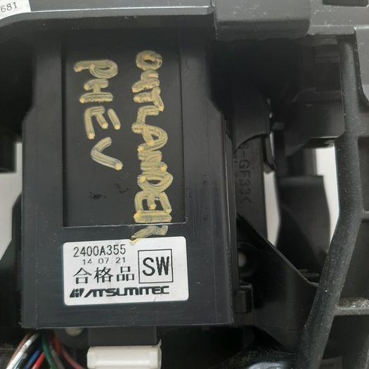 PHEV Mitsubishi Outlander Gearshifter