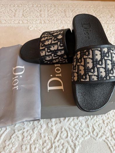 DIOR Dway Slides