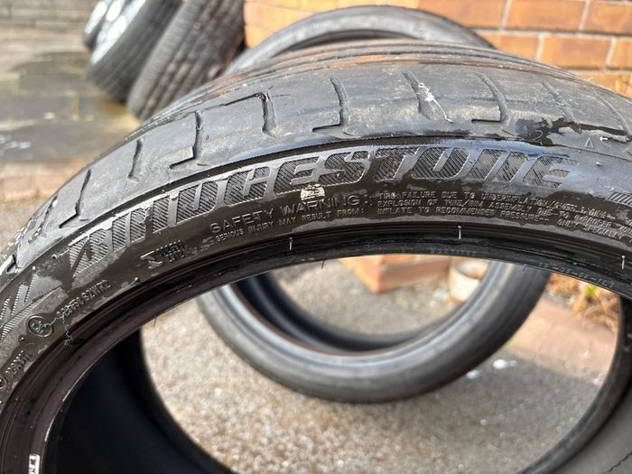 2x Tyres  Bridgestone 225/40/19 RFT ( run flat Tyres) original BMW