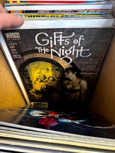 DC, Marvel Long Comic Box w 290 comics for Sale