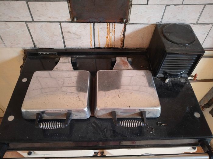 Rayburn Royal MF (Multi-Fuel / Solid Fuel Wood) cooker. burn stove solid fuel