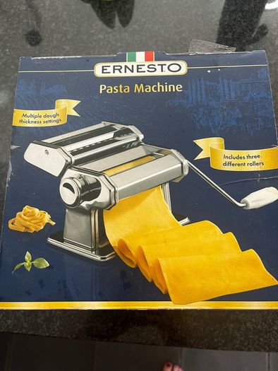 Ernesto pasta making machine