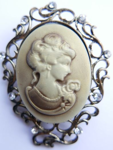 Vintage Cameo Brooch
