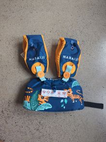 Adjustable Swimming Armbands and Belt Set from Decathlon, featuring a blue and orange tiger design. For children weighing 15 to 30 kg
