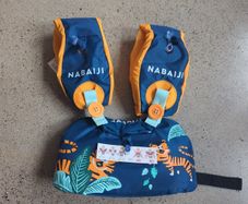 Swimming Armbands and Belt Set from Decathlon, featuring a blue and orange tiger design. For children weighing 15 to 30 kg