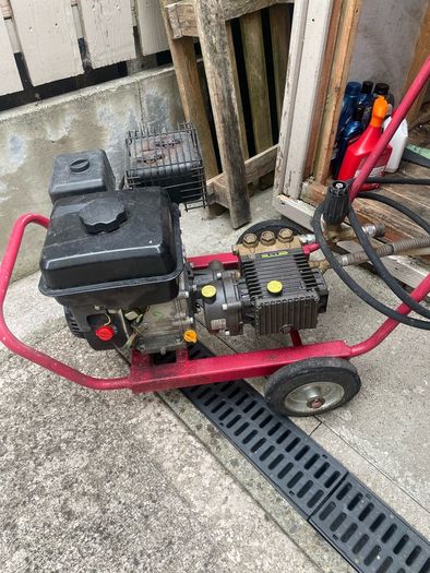 W112 Pressure washer