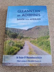 Gleanntan an Aoibhnis Danta agus Amhrain le Sean O Muimhneacain 2011 signed by the author plus 2 CDs included see photos FREE STANDARD POSTAGE INCLUDED