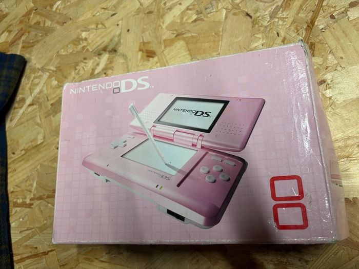 Nintendo Pink DS