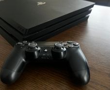 Sony PS4 Pro 1 TB + 9 Games