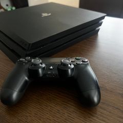Sony PS4 Pro 1 TB + 9 Games