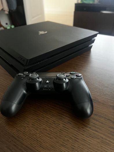 Sony PS4 Pro 1 TB + 9 Games